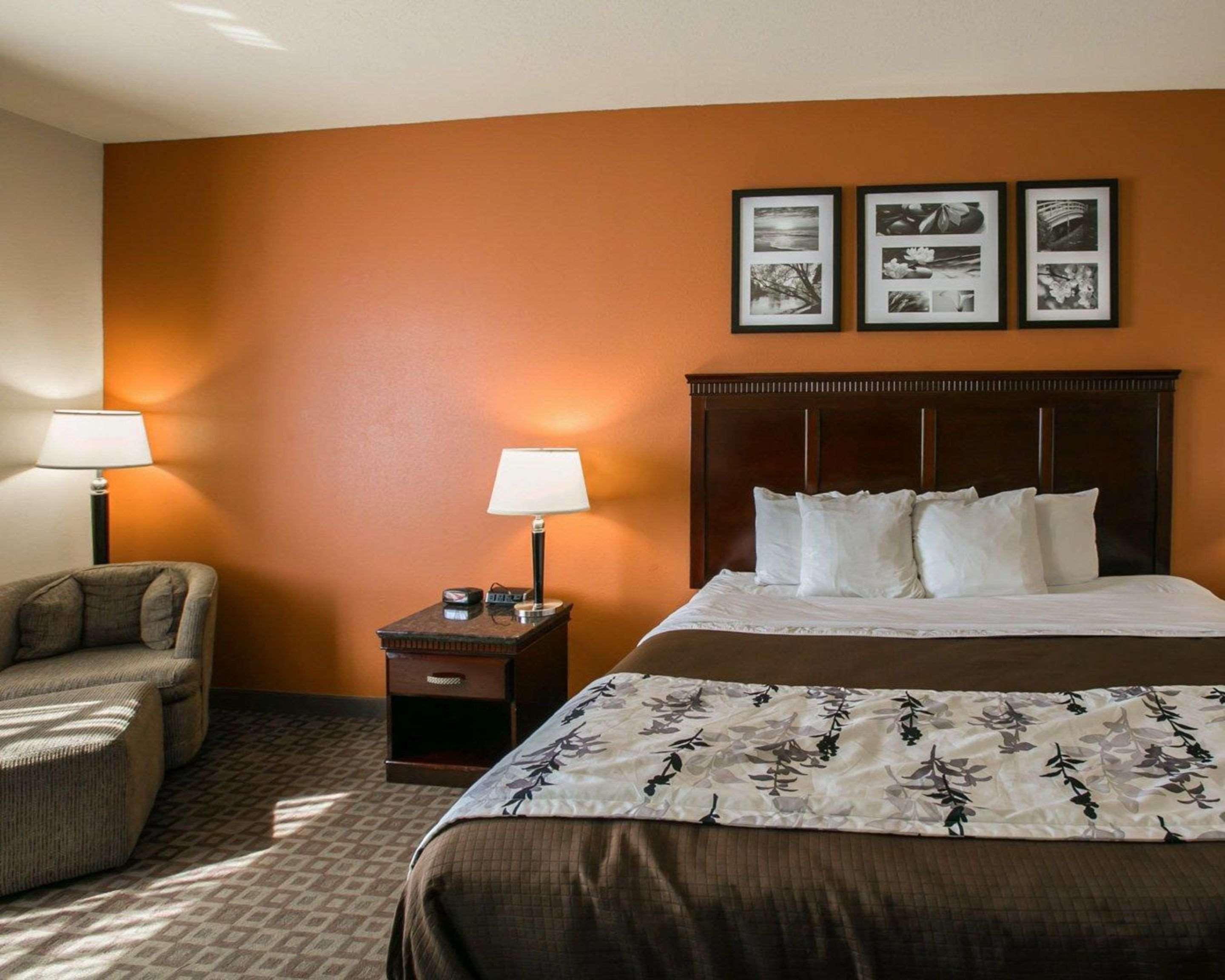Hotel Sleep & Hwy 290-nw Freeway