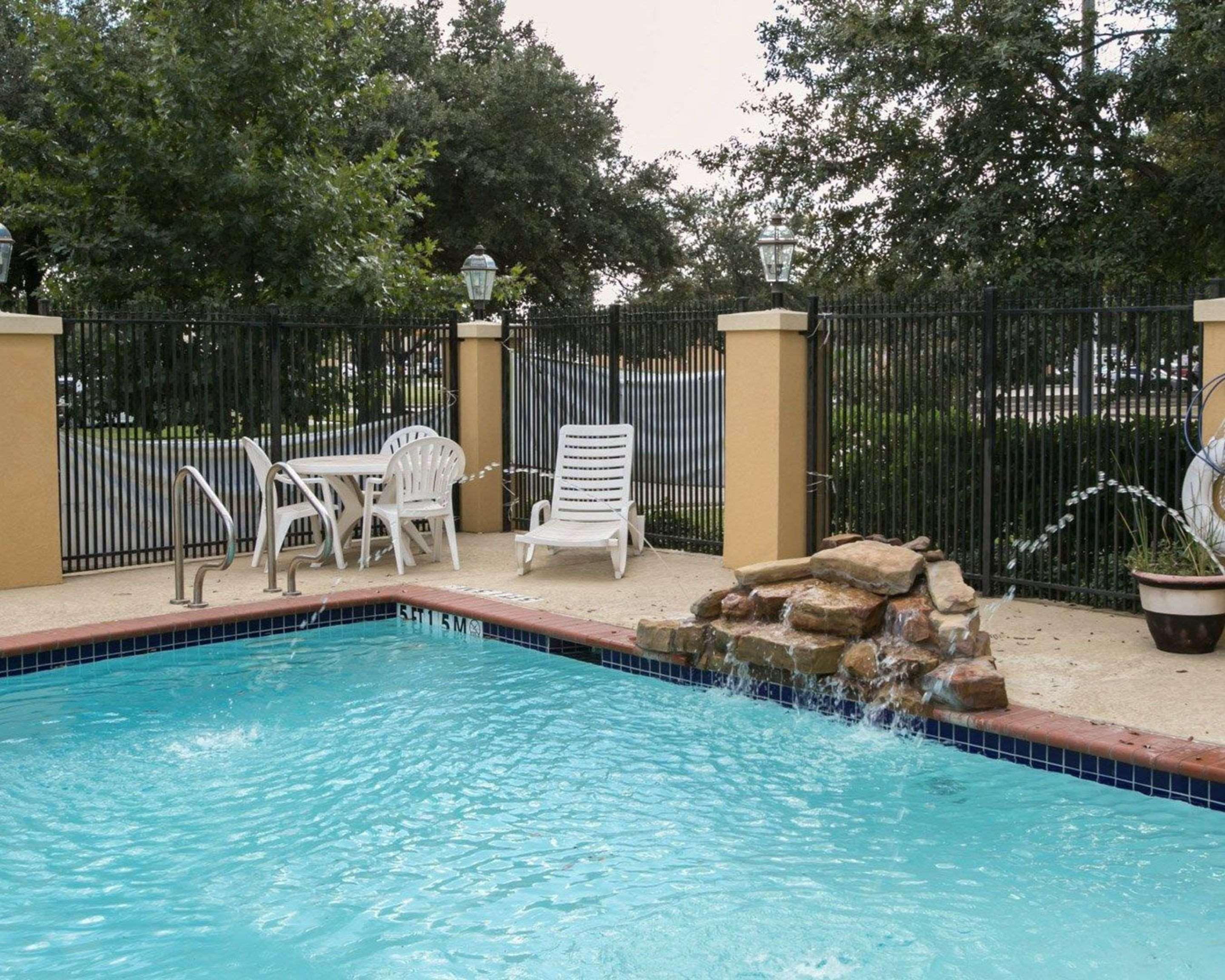 Hotel Sleep & Hwy 290-nw Freeway 3*
