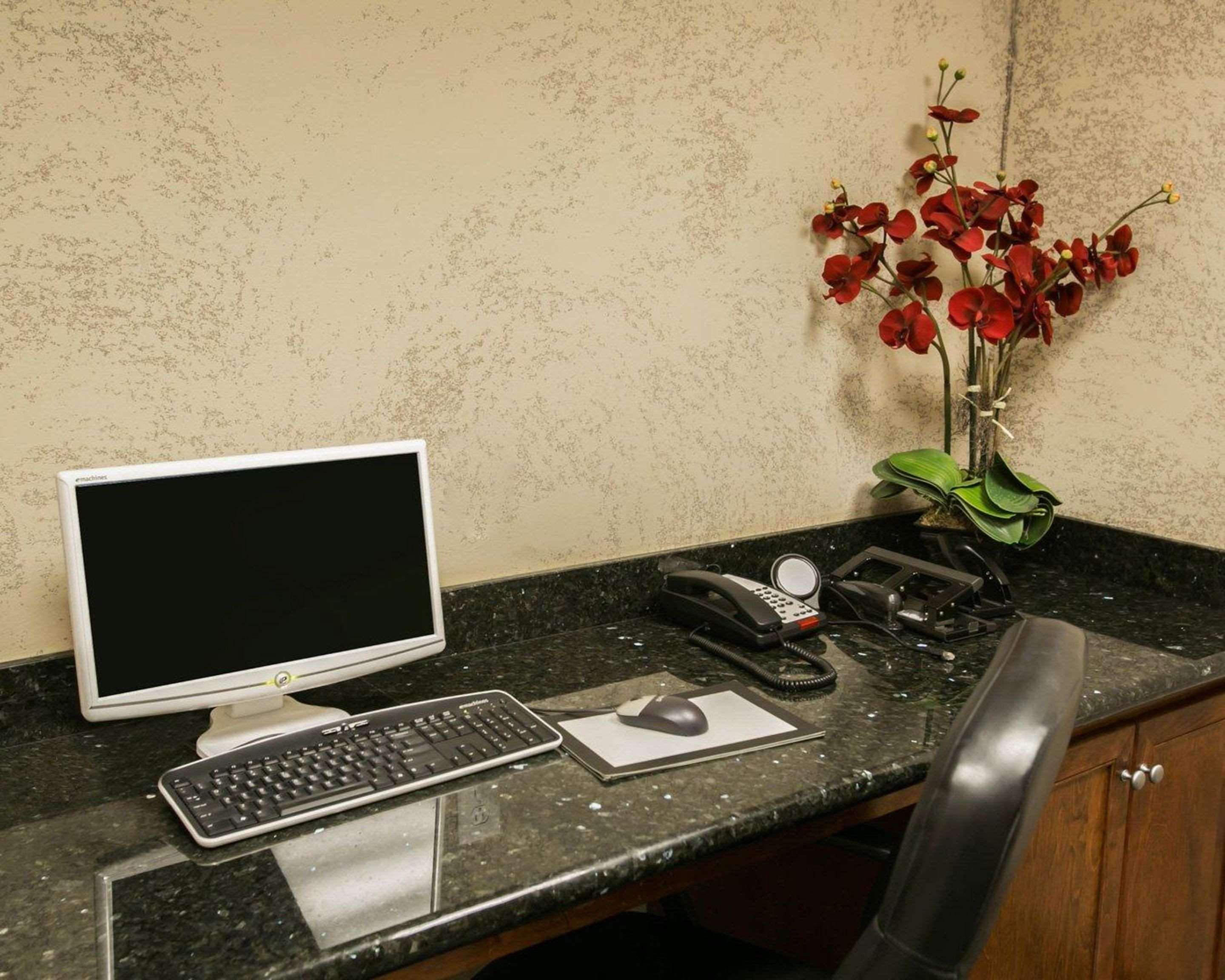 Sleep & Hwy 290-nw Freeway Hotel