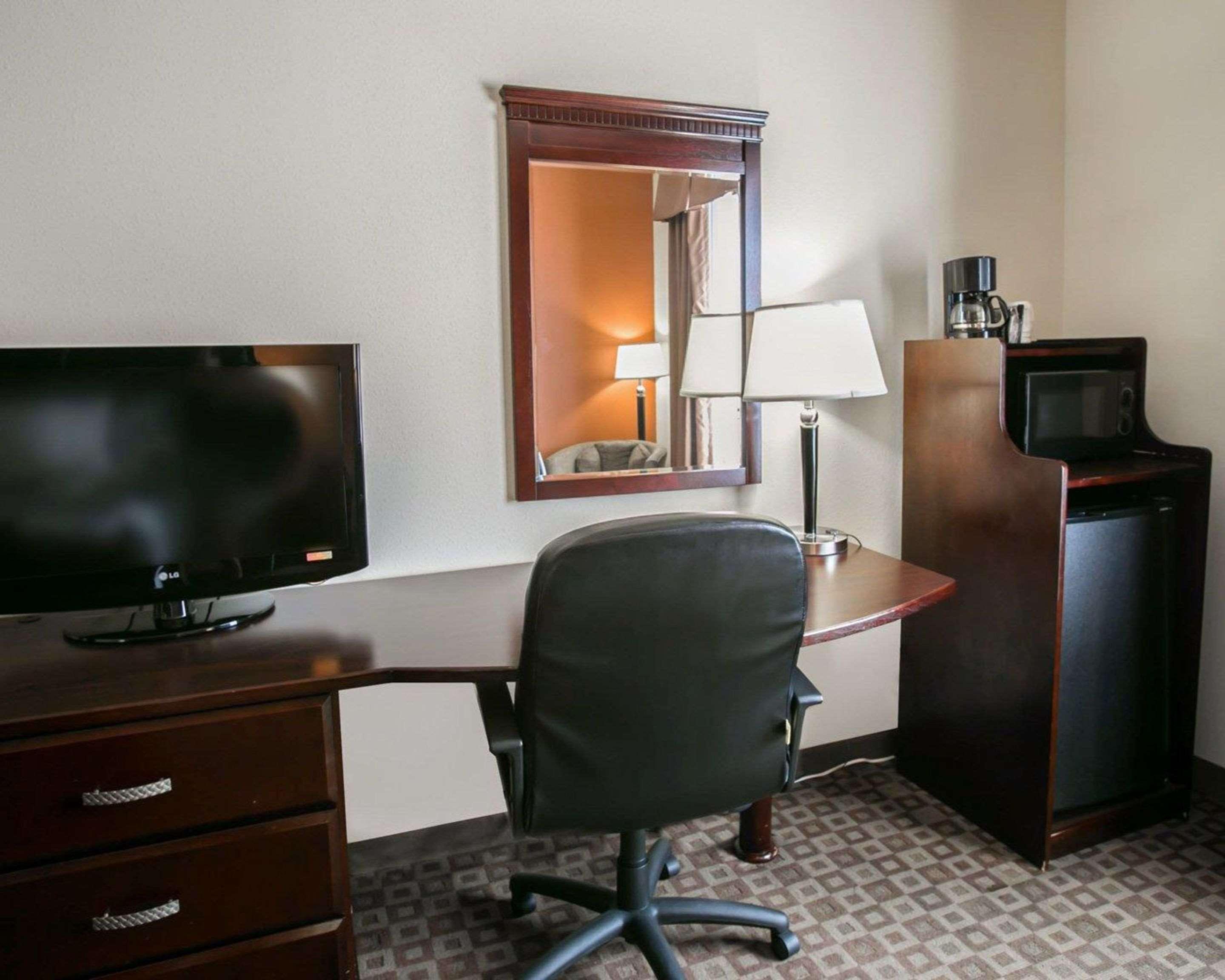 Hotel Sleep & Hwy 290-nw Freeway 3*