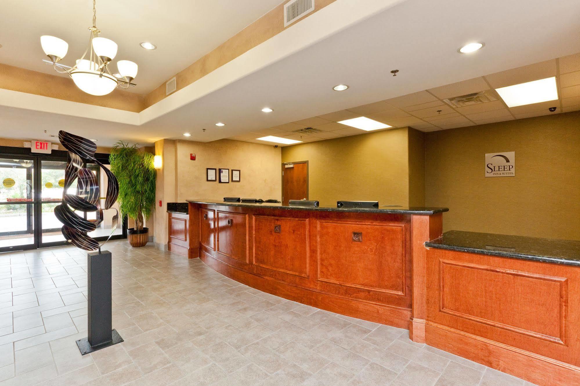 Sleep & Hwy 290-nw Freeway Hotel 3*